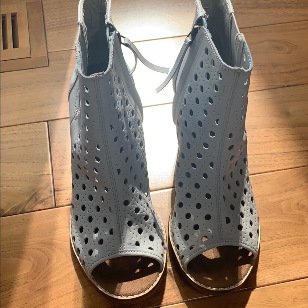 Toms grey open toe shoe